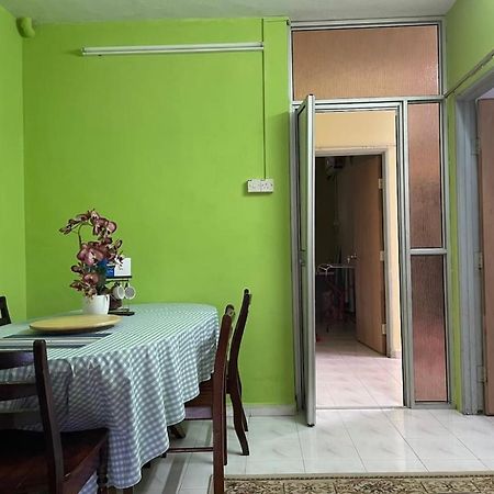 Homestaymuslim Di Teluk Intan Exterior photo