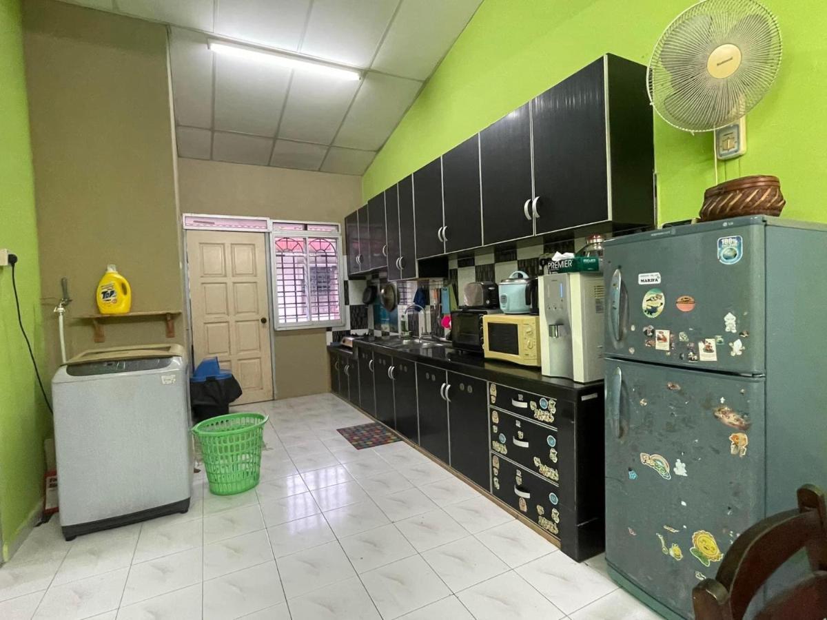 Homestaymuslim Di Teluk Intan Exterior photo